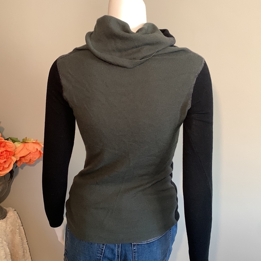 Colorblock cowl neck sweater Small